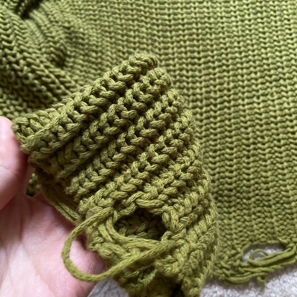 Zara khaki green cropped distressed knit sweater (S) - Picture 3 of 7